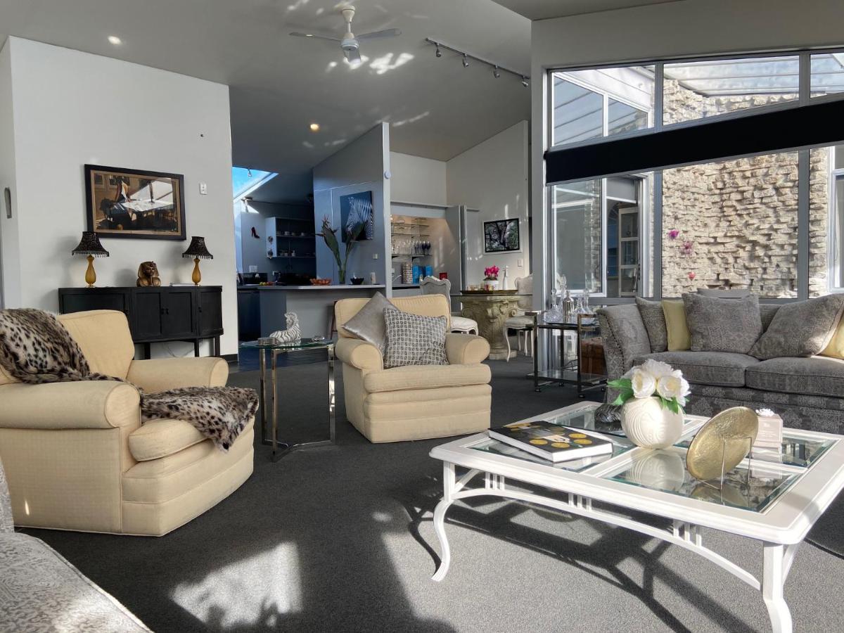 נאפייר Maison Blue - Chic Inner City Townhouse מראה חיצוני תמונה
