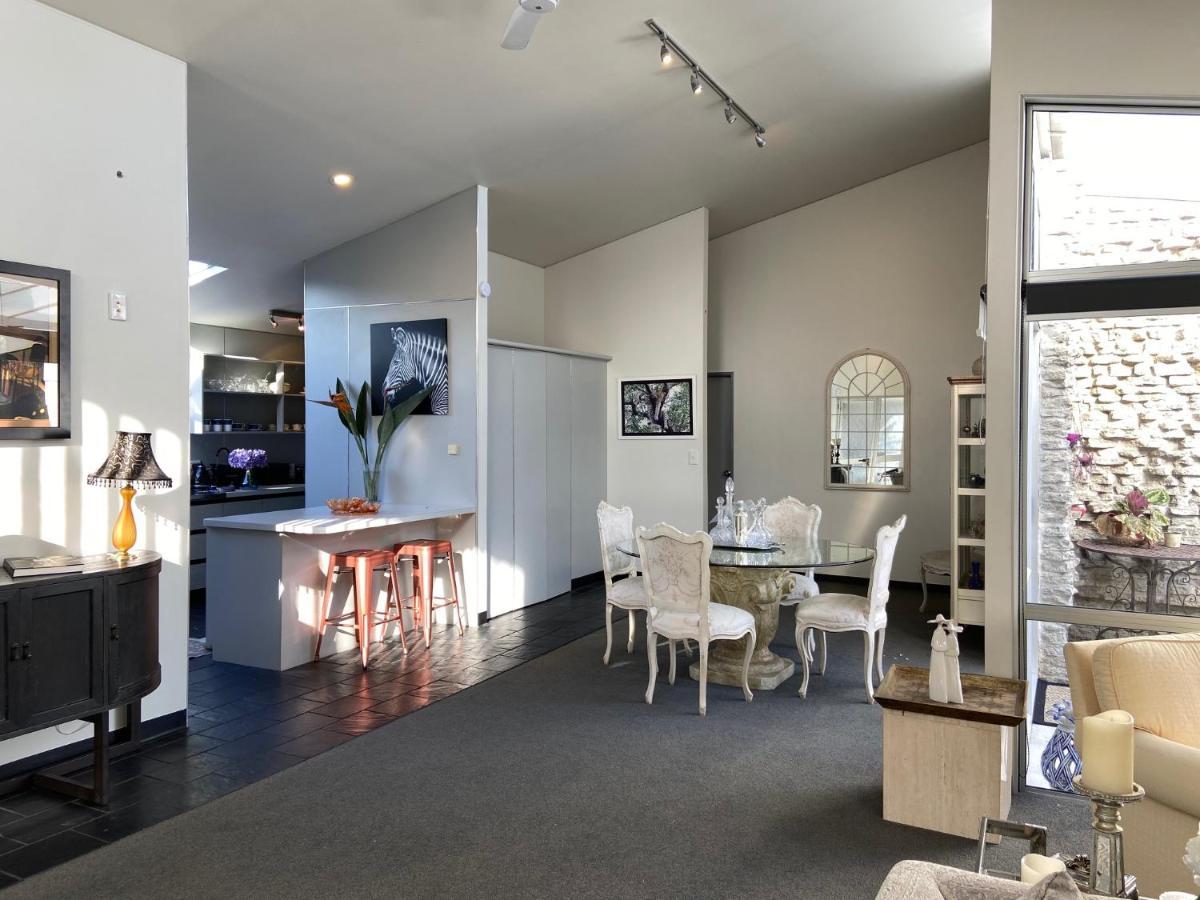 נאפייר Maison Blue - Chic Inner City Townhouse מראה חיצוני תמונה