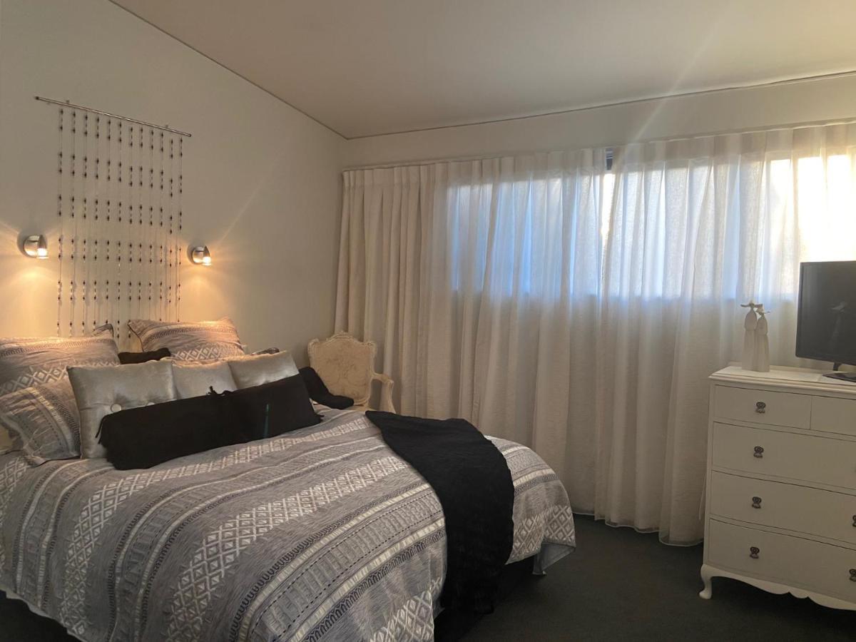 נאפייר Maison Blue - Chic Inner City Townhouse מראה חיצוני תמונה
